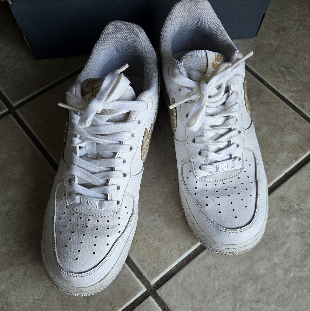 Nike White and Gold Athletic Shoes